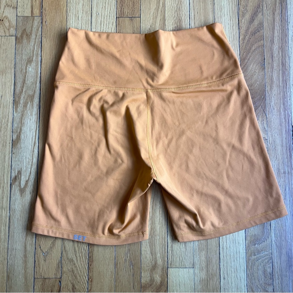 SET ACTIVE LUXFORM ORANGE SHORTS